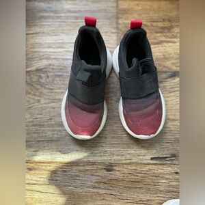 Cat & Jack Kids Sneakers in Black and Red